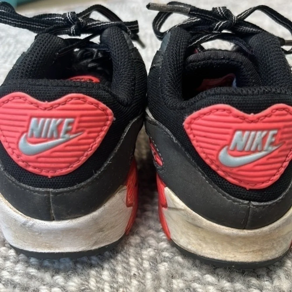 Nike‎ Air Max pink and black toddler shoes size 10